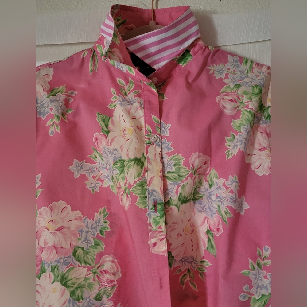 Jones New York Floral button down shirt w/striped cuffs & collar - M
